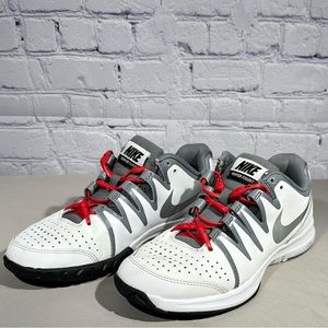 Nike Women’s Vapor Court Shoe white with gray Size 8